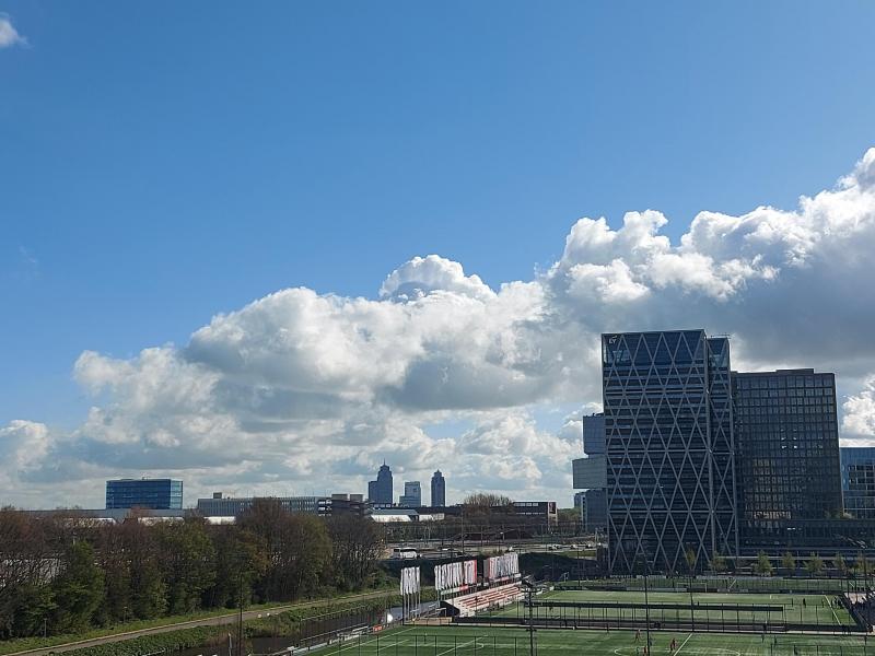 Wolken boven Amsterdam vanaf The Valley (Foto: Pukeko)