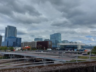 grijze lucht boven Amsterdam Sloterdijk