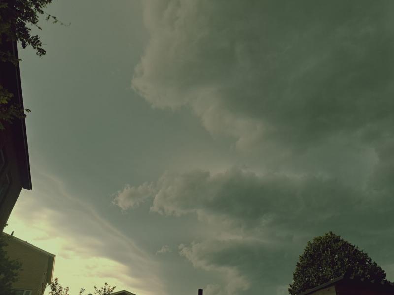 Donkere wolken naderen Winterswijk (Foto: Anouk)