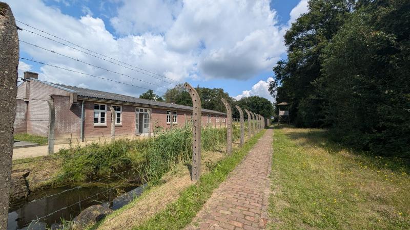 Zon maar ook wolken boven kamp Vucht (Foto: DJMO)