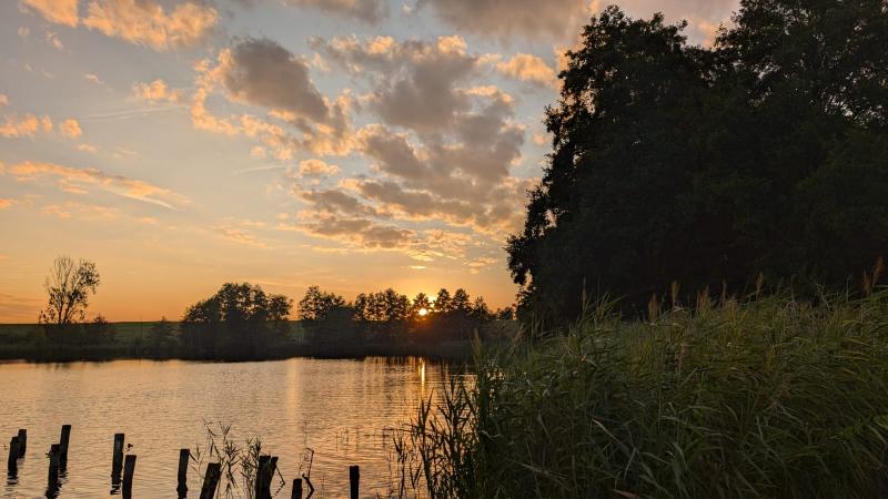 De zon gaat onder in Falkenhage (D) (Foto: DJMO)