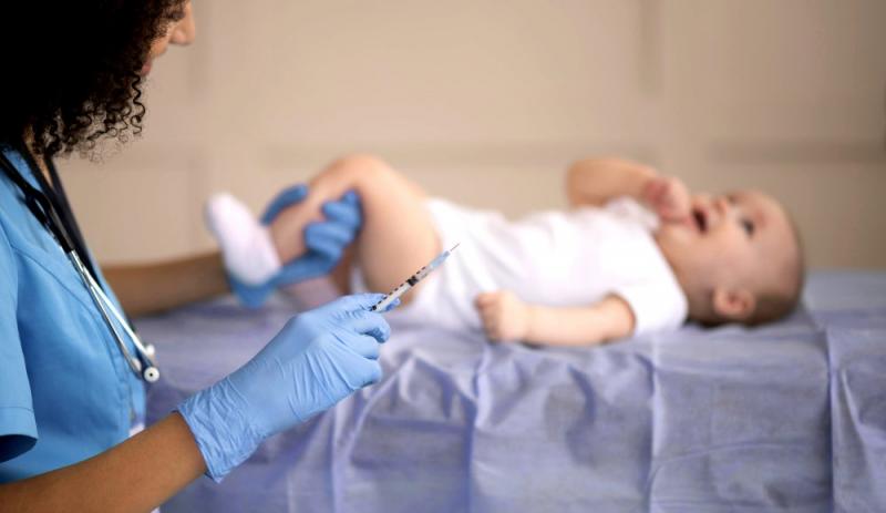 Vaccinatie verplicht voor toegang creche ? (@ Freepik)