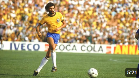 Braziliaanse middenvelder Socrates (@ Barbosa Futbol on Youtube 310716)