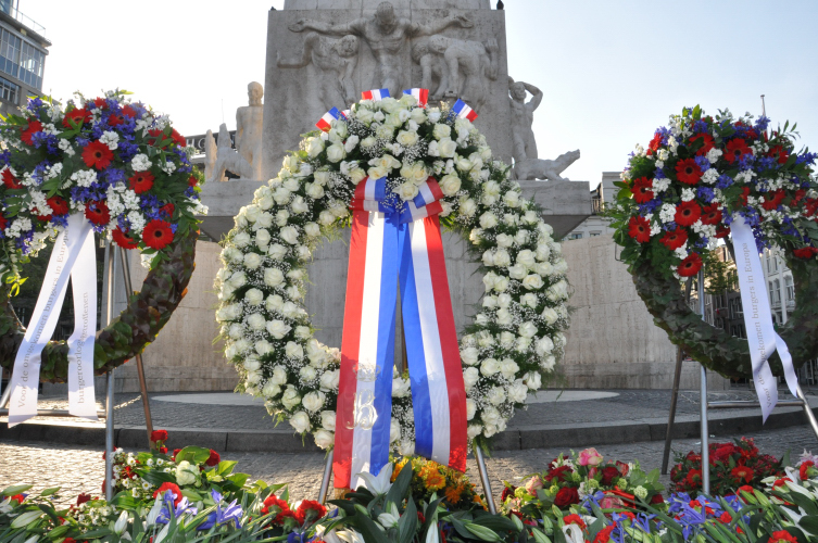 Nationaal monument op de Dam (@ WikimediaCommons) Nationaal monument op de Dam (@ WikimediaCommons)