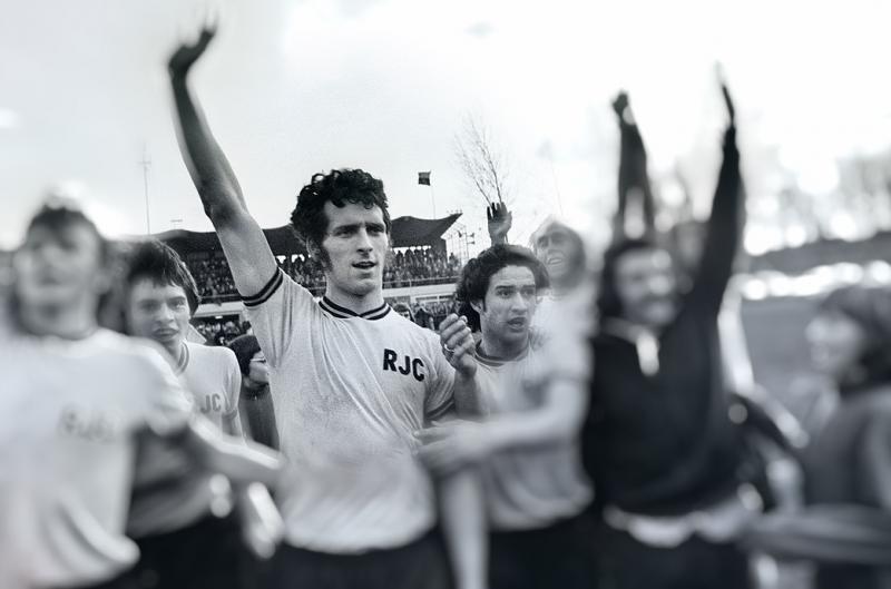 250531_485843_1200px-Roda_JC_tegen_Feyenoord_1-0_vrolijke_Roda-spelers_na_927-6879_800_529.jpg