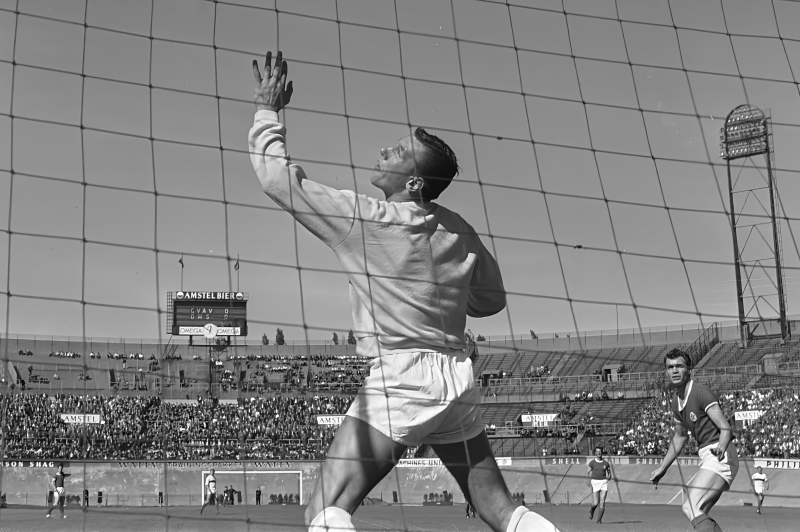 Tonny van Leeuwen in actie op 12 09 1964 DSW- GVAV 3-1 (@ WikimediaCommons)