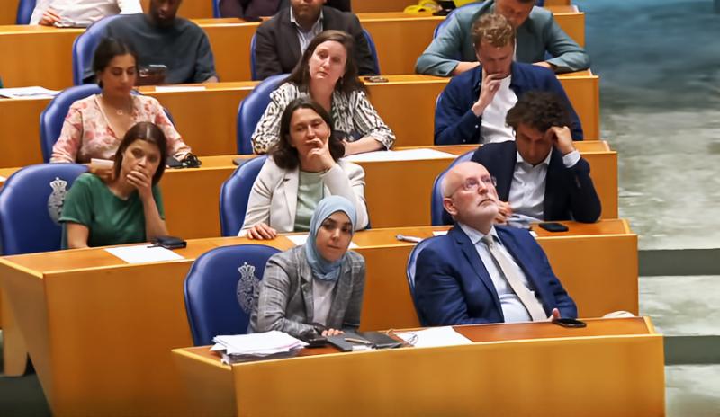 PvdA/GL fractie tijdens stemming over motie Piri (@ Paternotte on YT 190625-screenshot) PvdA/GL fractie tijdens stemming over motie Piri (@ Paternotte on YT 190625-screenshot)