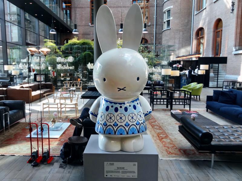 Nijntje/miffy in Canada tijdens een kunstevenement (@WikimediaCommons) Nijntje/miffy in Canada tijdens een kunstevenement (@WikimediaCommons)