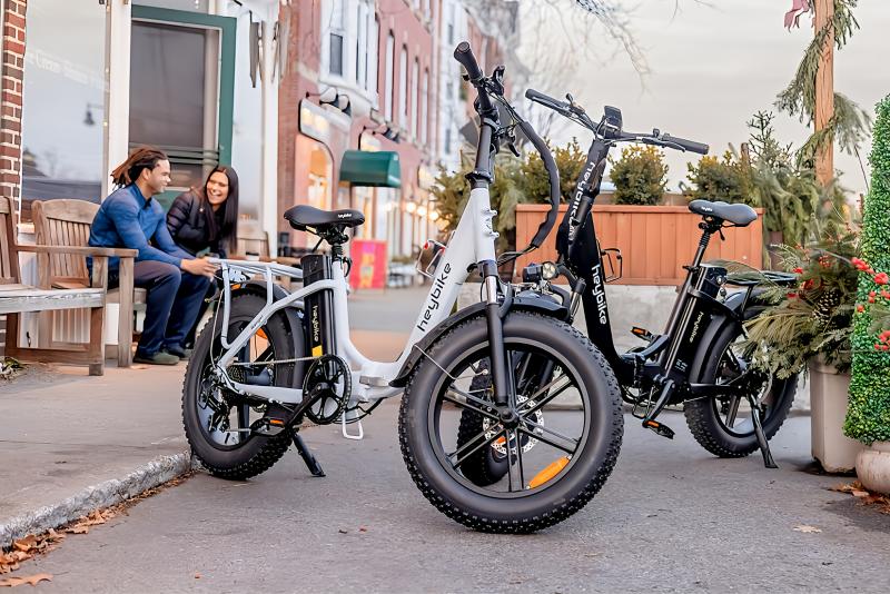 Fatbikes in de stad (@ Heybike on Unsplash)