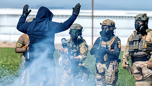 US Immigration Officers Clash With Protesters At California Farm Raid (@Telegraph on YT 110725)