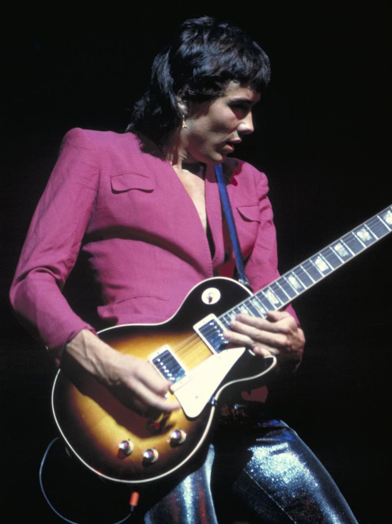 George Kooymans 1974 (@ Wikimedia Commons) 