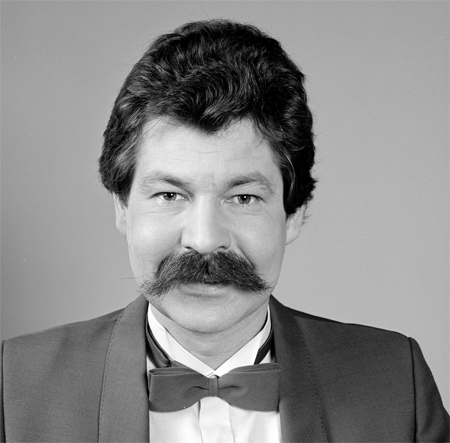 Chiel Montagne (@ Wikimedia Commons) 