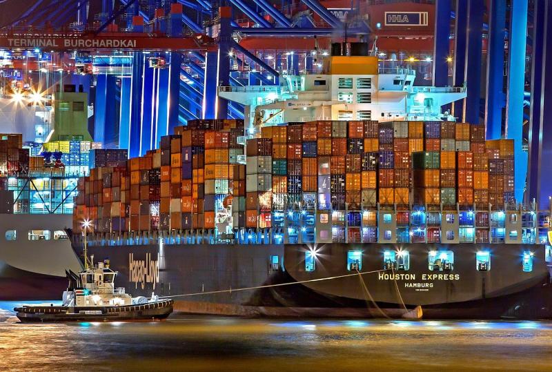 Containerschip wordt geladen in haven Hamburg (@ Pixabay)