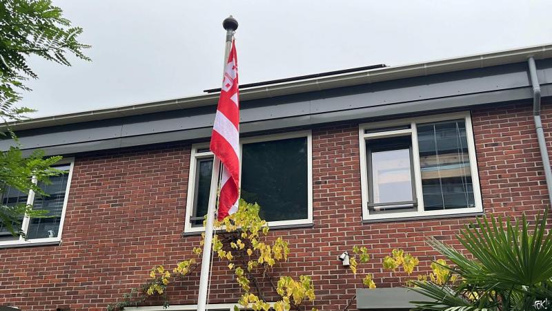 Ook in Groningen hangt de vlag van het Alkmaars Ontzet uit (Foto: TARAraboemdijee) Ook in Groningen hangt de vlag van het Alkmaars Ontzet uit (Foto: TARAraboemdijee)
