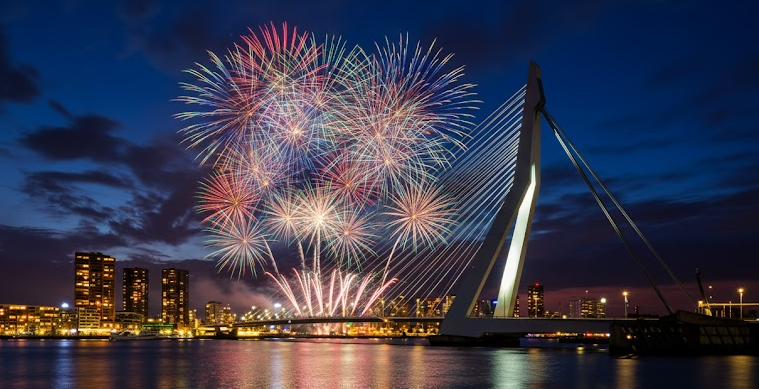 Vanaf volgend jaar alleen nog illegaal vuurwerk de lucht in (Afbeelding: Google Gemini) Vanaf volgend jaar alleen nog illegaal vuurwerk de lucht in (Afbeelding: Google Gemini)