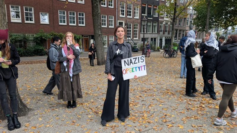 Bij de Dokwerker voor de Antifa demonstratie (Foto: FOK!)