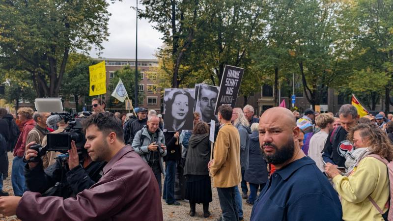 Bij de Dokwerker voor de Antifa demonstratie (Foto: FOK!)