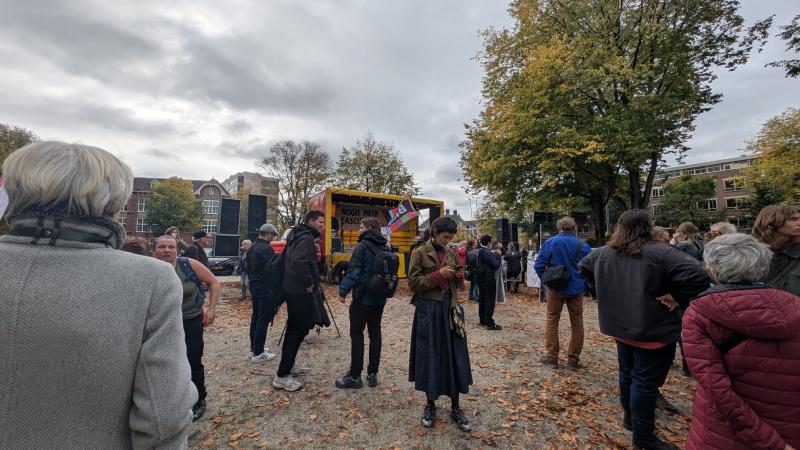 Bij de Dokwerker voor de Antifa demonstratie (Foto: FOK!)