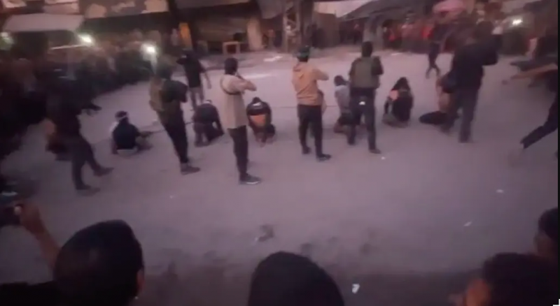 Lieve jongens, die van Hamas (Bron: zieke video die we hier niet plaatsen of linken) Lieve jongens, die van Hamas (Bron: zieke video die we hier niet plaatsen of linken)