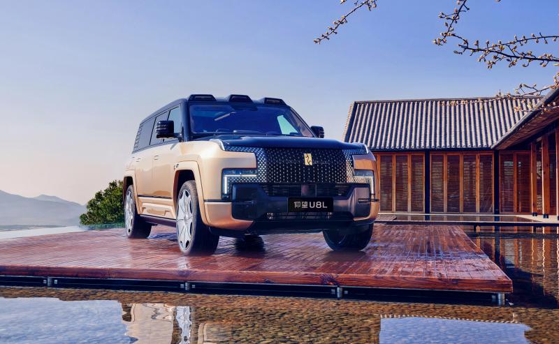 Yangwang U8L (@ BYD-group)