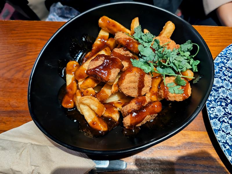 Koreaanse maaltijd met fusarium venenatum als vleesvervanger (@ WikimediaCommons)