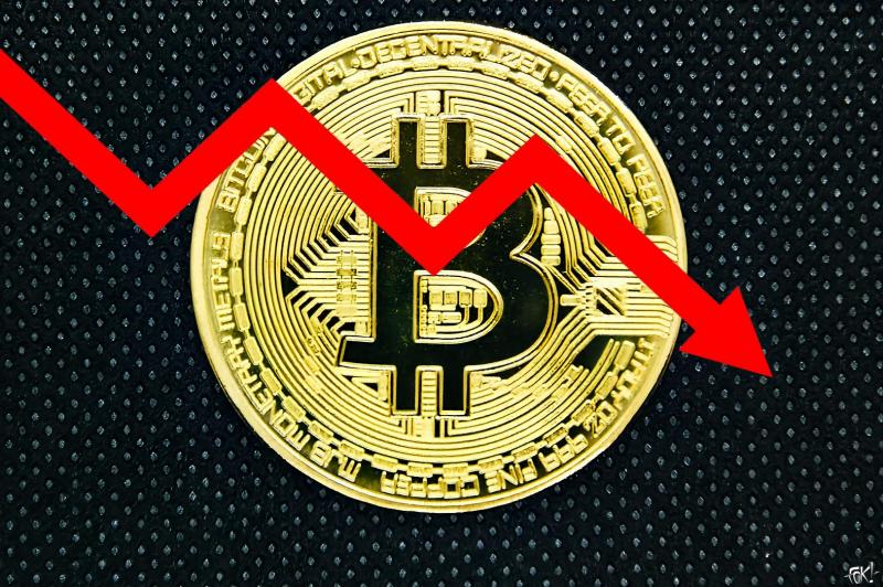 Bitcoin crash (@Pixabay mix)