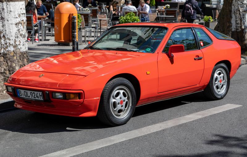 Porsche 924 at Classic Days Berlin 2019 (@Matti Blume - https://creativecommons.org/licenses/by-sa/4.0/) Porsche 924 at Classic Days Berlin 2019 (@Matti Blume - https://creativecommons.org/licenses/by-sa/4.0/)
