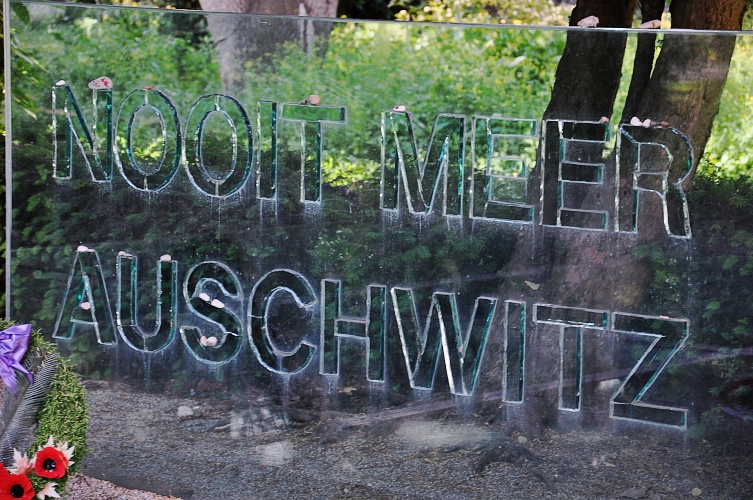 Holocaust Spiegel monument Amsterdam (@Gus Maussen - https://creativecommons.org/licenses/by-sa/3.0/nl/) 