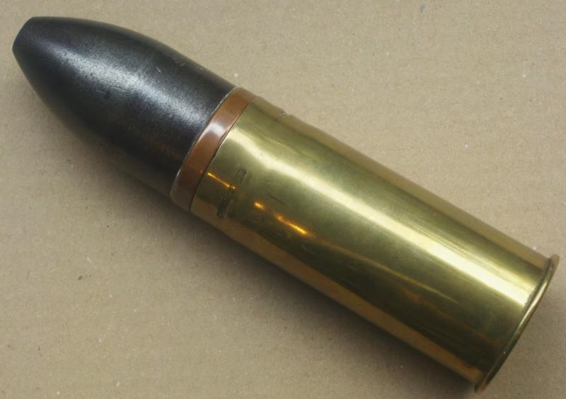 Everything's a dildo... (afbeelding: zelfde model, maar dan zonder de restjes)