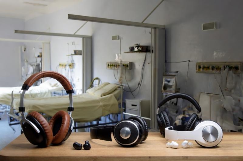 Alle verkrijgbare koptelefoons en in-ears bevatten potentieel kankerverwekkende stoffen (Afbeelding: Grok AI / FOK.nl) Alle verkrijgbare koptelefoons en in-ears bevatten potentieel kankerverwekkende stoffen (Afbeelding: Grok AI / FOK.nl)