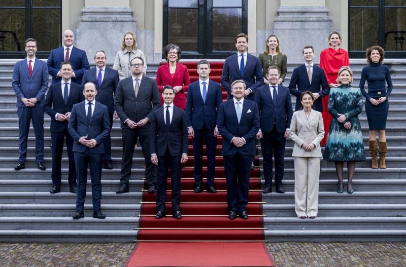 Kabinet Jetten op het bordes (@Rijksoverheid Valerie Kuypers - 2025)