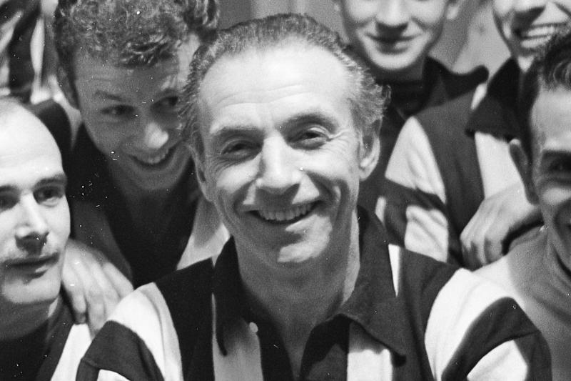 Stanley Matthews in DWV shirt 1962 (@Harry Pot for Anefo)