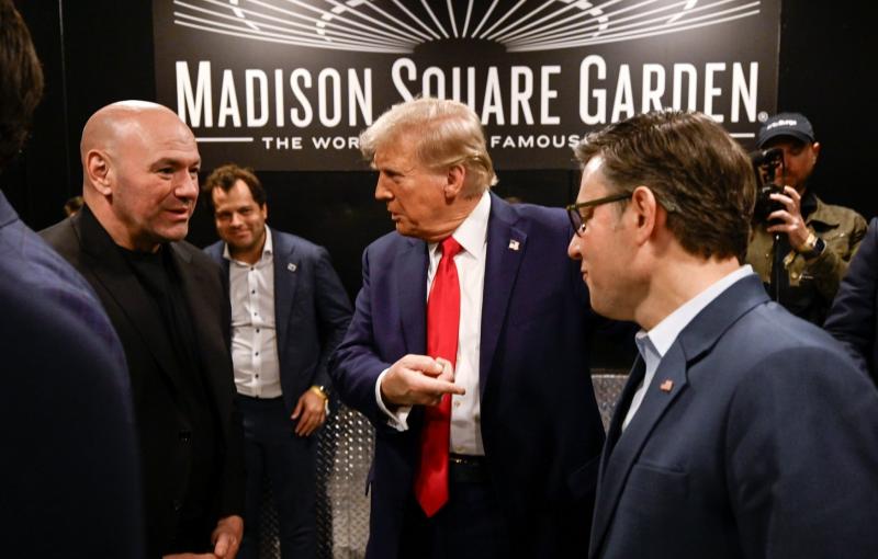 Donald Trump, Dana White en Mike Johnson bij UFC-gala 2024 (@Office of Speaker Mike Johnson)