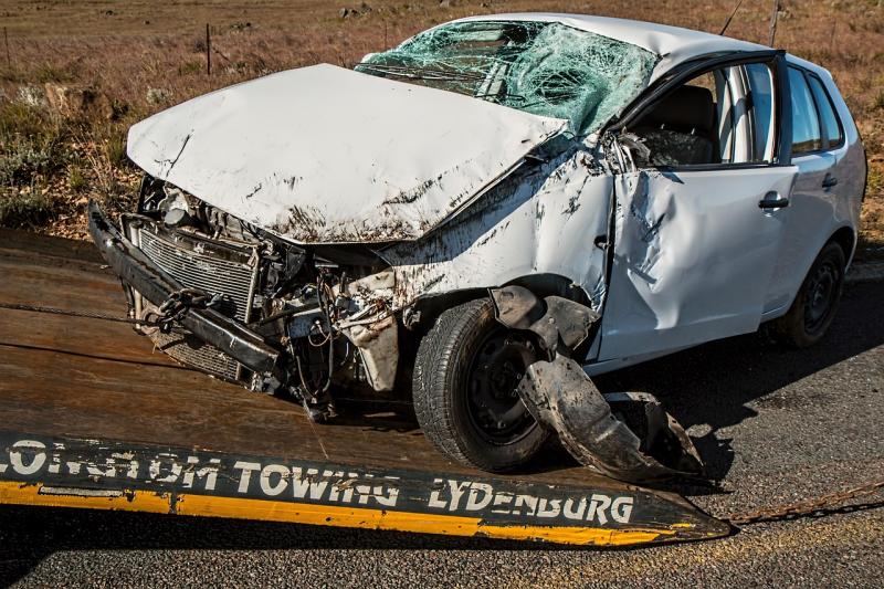 Auto met deuk (Foto: Pixabay /  Steve Buissinne)