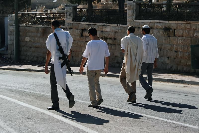Kolonisten op Shuhada in Hebron  (@WikimediaCommons)
