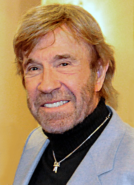 Chuck Norris (foto: By Staff Sgt. Tony Foster - https://www.dvidshub.net/image/1915215/fort-hood-camp-mabry-soldiers-attend-texas-state-prayer-breakfast, Public Domain, https://commons.wikimedia.org/w/index.php?curid=40133076)