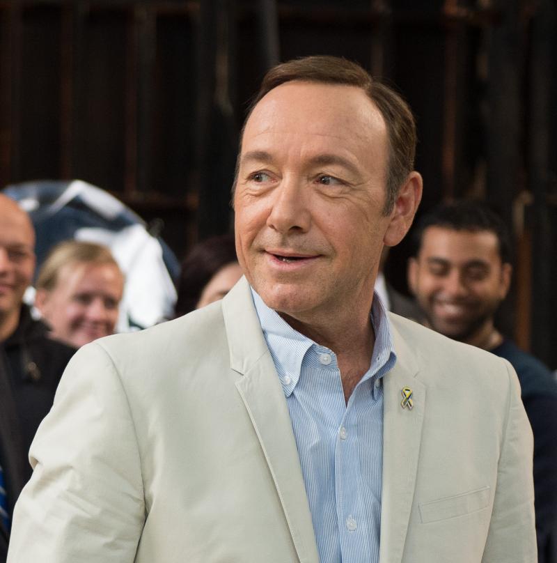 Kevin Spacey in 2013 op de set van House of Cards (Foto: Maryland GovPics - Governor Tours the House of Cards Set (onaangepast), CC BY 2.0)