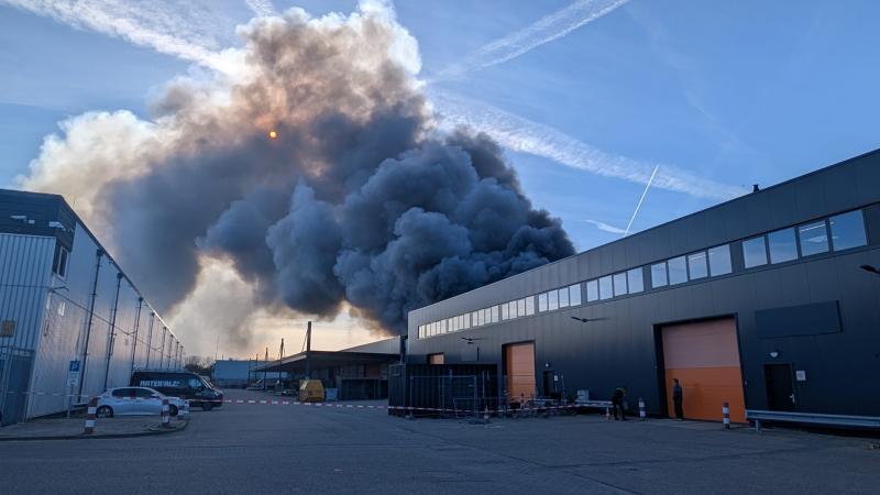 Brand Industrieterrein Westpoort (Foto: FOK!)