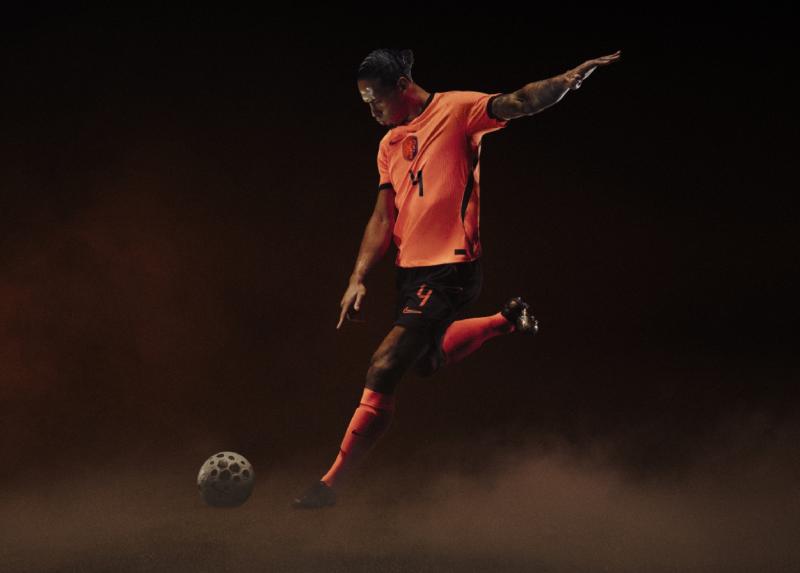 KNVB presenteert Oranje tenue voor WK voetbal 2026 (@KNVB)