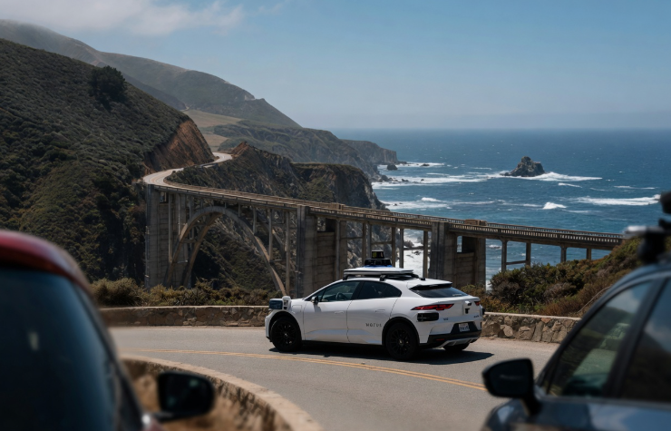 Zelfrijdende taxi in California (Afbeelding: Grok AI / FOK.nl)