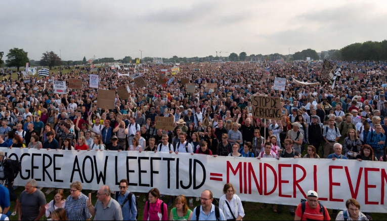 Demonstraties tegen hogere AOW (AI Impressie Grok AI / FOK.nl)