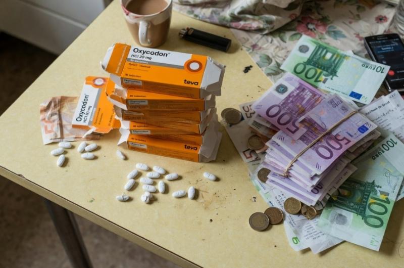 Oxycodonhandel (Afbeelding: Grok AI / FOK.nl)