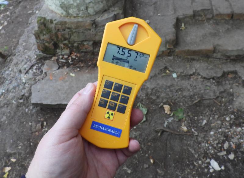 Meten radioactieve straling nabij Tsjernobyl (@DocWertheim-https://creativecommons.org/licenses/by-sa/4.0/)