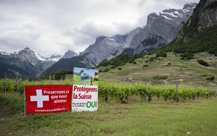 Zwitserland stemt in bindend referendum over maximaal aantal inwoners Zwitserland stemt in bindend referendum over maximaal aantal inwoners