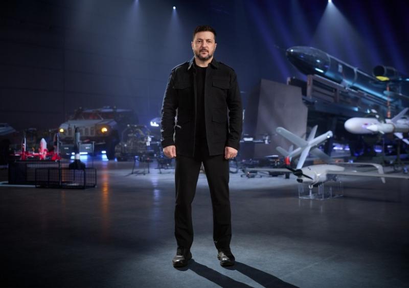 Zelensky voor Oekraiens wapenarsenaal 2026 (@President of Ukraine - https://creativecommons.org/licenses/by/4.0/) Zelensky voor Oekraiens wapenarsenaal 2026 (@President of Ukraine - https://creativecommons.org/licenses/by/4.0/)
