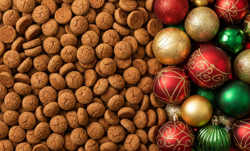 Pepernoten en kerstballen al in juli te koop (@Gemini-AI-impressie) 