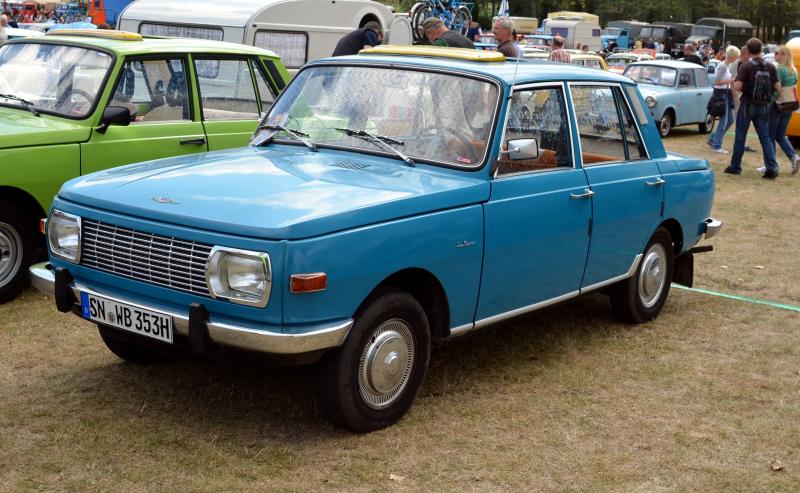 Wartburg 353 de luxe (@Torsten Maue - https://creativecommons.org/licenses/by/2.0/) Wartburg 353 de luxe (@Torsten Maue - https://creativecommons.org/licenses/by/2.0/)