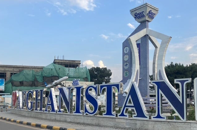 I love Afghanistan bij de ingang van het vliegveld
