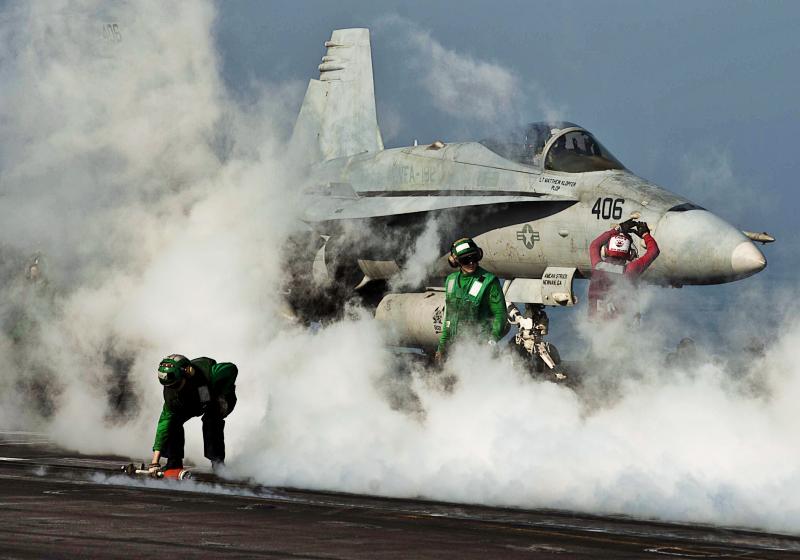 FA-18C Hornet op stoomkatapult op USS John C. Stennis in 2011 (@U.S. Navy) FA-18C Hornet op stoomkatapult op USS John C. Stennis in 2011 (@U.S. Navy)