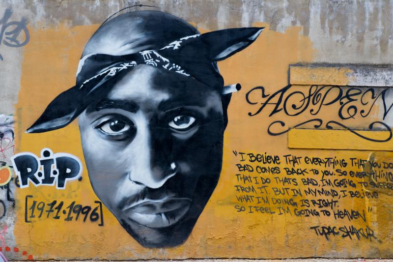Muurschildering Tupac Shakur Lissabon (@r2hox - https://creativecommons.org/licenses/by-sa/2.0/) 